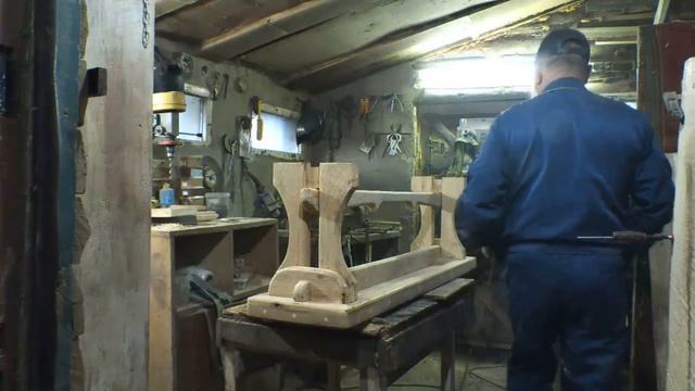 Как состарить дубовую лавку болгаркой и корщеткой, в реальном времени смотреть онлайн