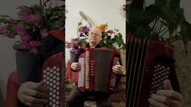 Я поднимаю свой бокал,