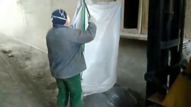 Выгрузка Турецкого цемента из big-bag в приямок смотреть онлайн