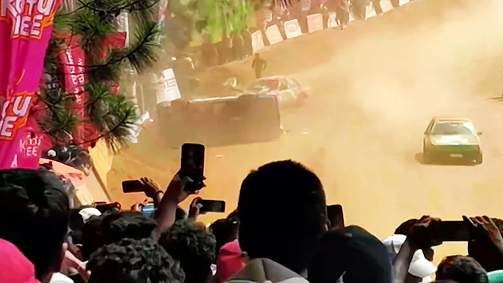 В Шри-Ланке гоночная машина врезалась в толпу. Погибли семь человек / События на ТВЦ