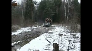 Жесть лесовозы по не непроходимому бездорожью.