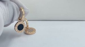 Золотые серьги с ониксом