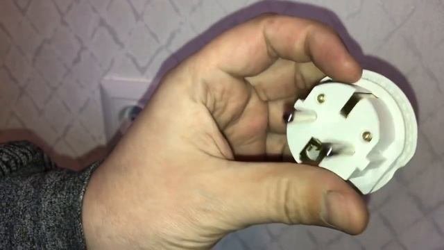 Универсальный переходник для розетки