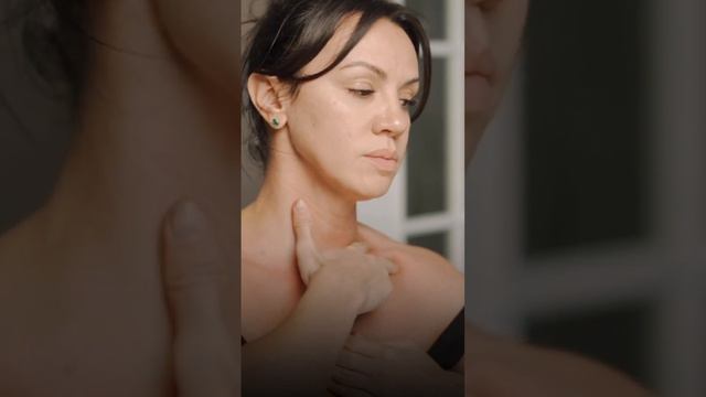 Убираем тяжи платизмы на шее #самомассаж #лифтинг #подтяжкалица