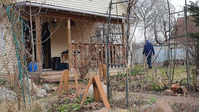 Переехали на дачу. Дела садовые неотложные - в первый же день смотреть онлайн