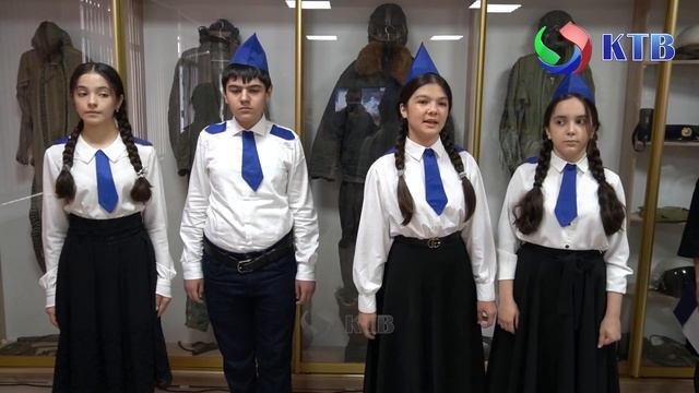 В Каспийском лицее №8 прошла церемония посвящения школьников в «Юных аметхановцев» смотреть онлайн