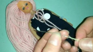 Как продеть толстую нить сквозь маленькое отверстие.