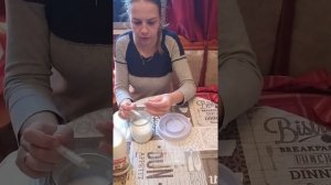 Вакцинация цыплят от болезни Ньюкасла.