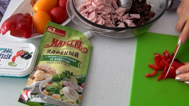 САЛАТ С ВЕТЧИНОЙ И ПОМИДОРАМИ