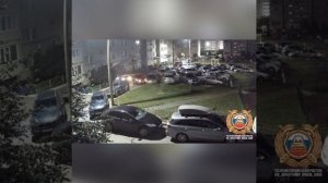 Пьяная женщина протаранила девять машин в одном из дворов города Учалы (Башкирия), сообщили в мес...