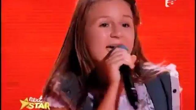 Девочка отлично поет, до мурашек... смотреть онлайн