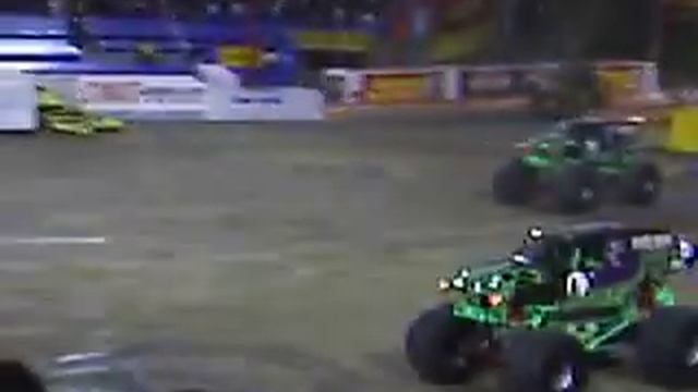 GraveDigger 25th anniversary 5 truck run at world finals смотреть онлайн