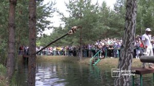 Изюминка аттракционов Мензелинского Сабантуя собирает сотни зрителей