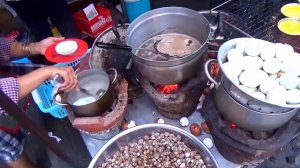 Лягушки, утиные лапки, шашлык, омлет. Уличная еда. Пномпень. Камбоджа.