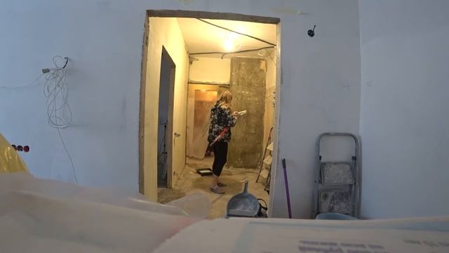 Ремонт квартиры своими руками/грунтуeм стены/демонтаж откосов. смотреть онлайн