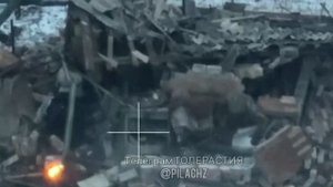 Кто не спрятался — я не виноват! Российский дрон-камикадзе поймал группу ВСУшников, которые прятали