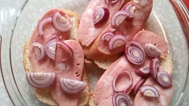 Быстрые вкусные горячие бутерброды для микроволновки.