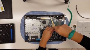 Hp 250 G7 Battery, memory and harddrive replacement