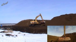 Загрузка торфа экскаватором с прямым ковшом. Cat 312C.