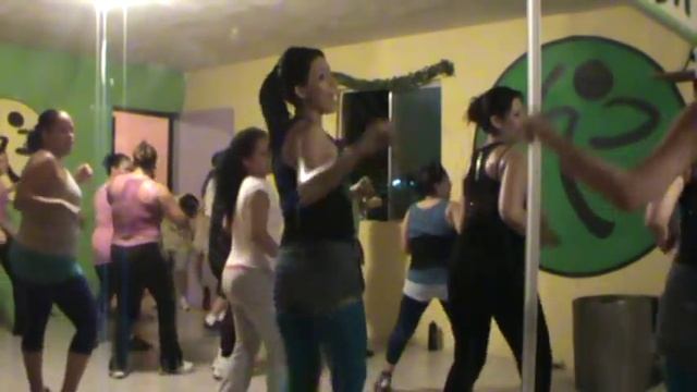 ZUMBA CON INGRID :) смотреть онлайн