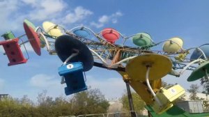 Захватывающий аттракцион "Орбита" в Центральном парке культуры и отдыха в городе Орске.