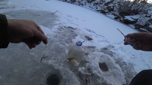 Первый лед.Мормышка. Малая река. смотреть онлайн