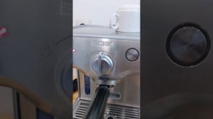 BORK CM EMN 9922 BK рожковая кофеварка, демонстрация работоспособности.