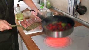 Так ФРИКАДЕЛЬКИ вы еще не готовили!!! ОООЧЕНЬ вкусно. Рецепт фрикаделек в соусе.