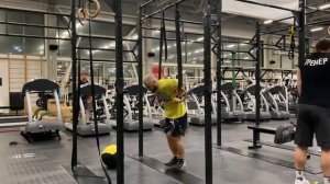 Отжимания на кольцах киппингом, 3 с паузой у живота, 3 без паузы