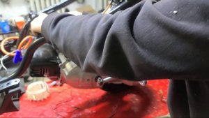 Магнит вращается в другую сторону, зажигание от бензопилы на скутер Yamaha Jog