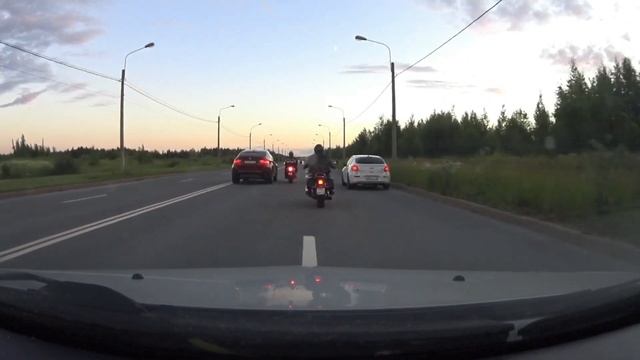 Междурядье - запрещено ПДД РФ.