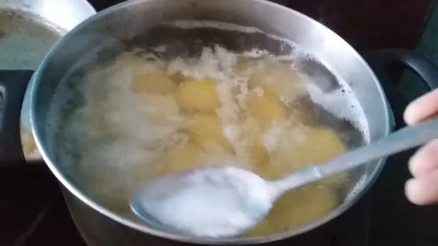 Картофельное пюре с фрикадельками. смотреть онлайн