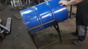 Опрокидыватель для бочки