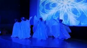 танец "волшебные снежинки"