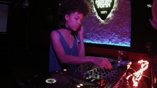 We Must & Nine Font - LIVE - Manu Hidalgo смотреть онлайн