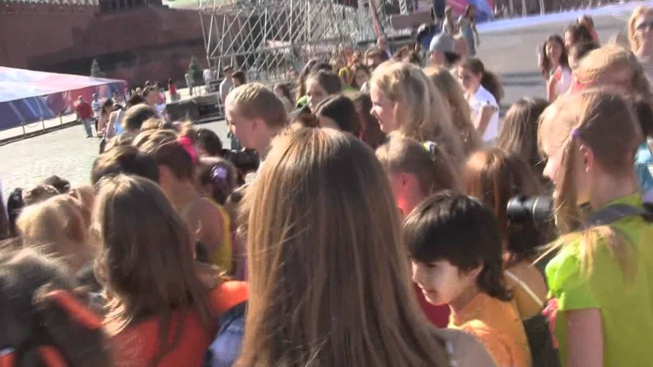 Алексея Воробеьва рвут на части на Красной площади
