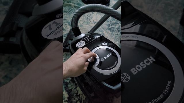 Bosch Runn'n bagless vacuum cleaner