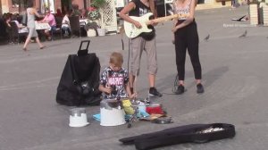 Дети - уличные музыканты