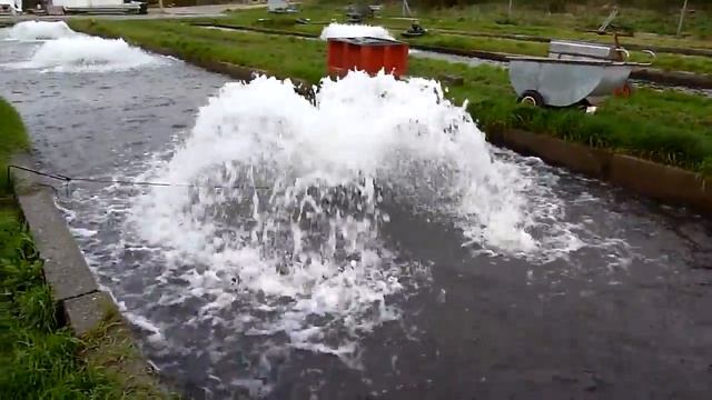 Работа плавающего аэратора FLOBULL в рыбоводстве FAIVRE RU смотреть онлайн