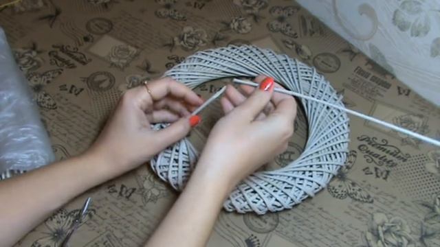 Новогодний венок из бумажной лозы и природных материалов смотреть онлайн