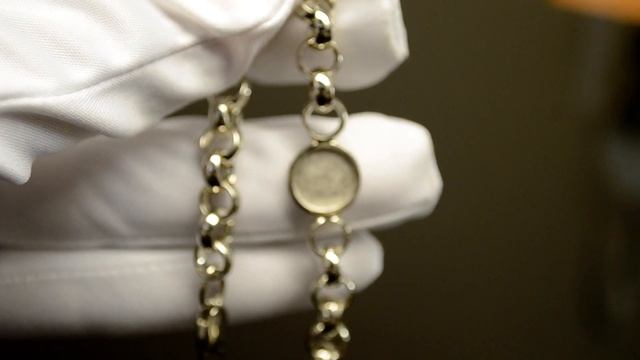Золотой женский браслет плетения Шопард с первой буквой имени на подвеске