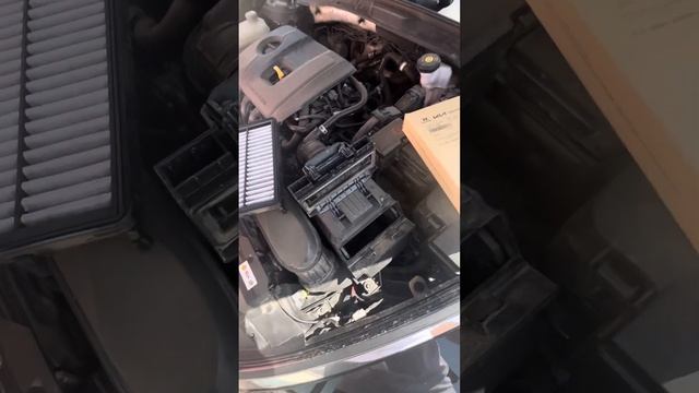 Замена воздушного фильтра на Хендай Соната 8 поколения смотреть онлайн