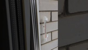 Чем и как закрепить наружный термометр