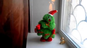 Поющая и танцующая елка
