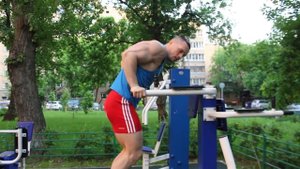 Как ставить рекорды на брусьях? Секреты воркаутеров