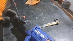 Перфоратор EVO как снять переключатель режимов?
