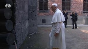 Папа римский Франциск посетил бывший концлагерь Освенцим