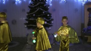 Муз. рук. Максюта Г. В.Танец светлячков на новогоднем утреннике 2014.  Средняя группа