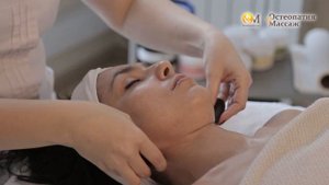 Массаж лица горячими камнями.