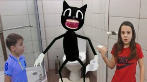 Картун Кэт преследует Захара в реальной жизни Cartoon Cat  in real life